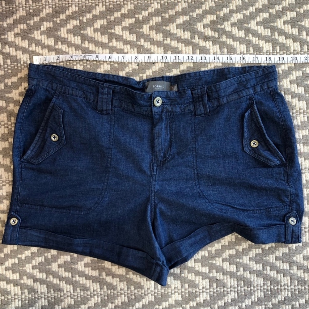 Torrid shorts size 14 military chambray short